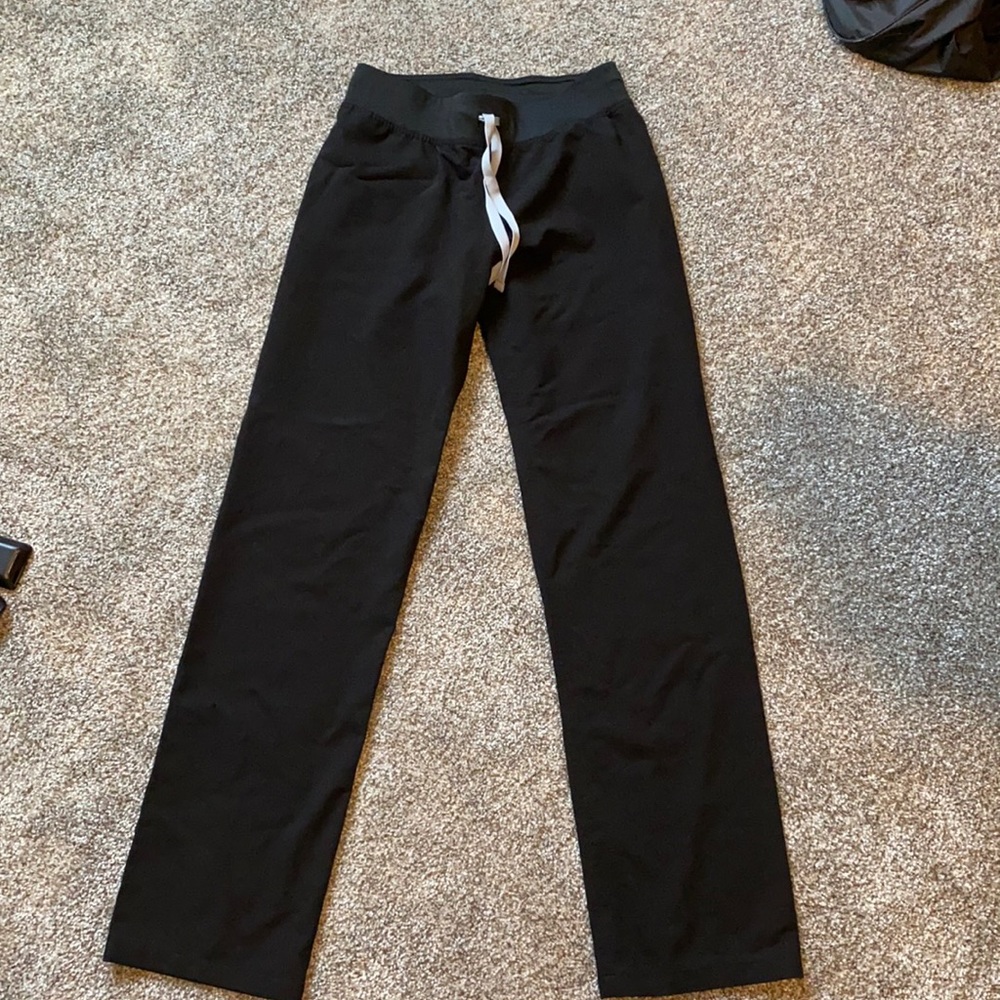 Women’s Figs scrub pants